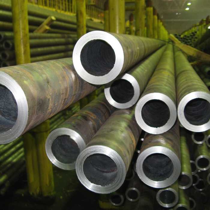 Труба бесшовная горячедеформированная 273х10 мм